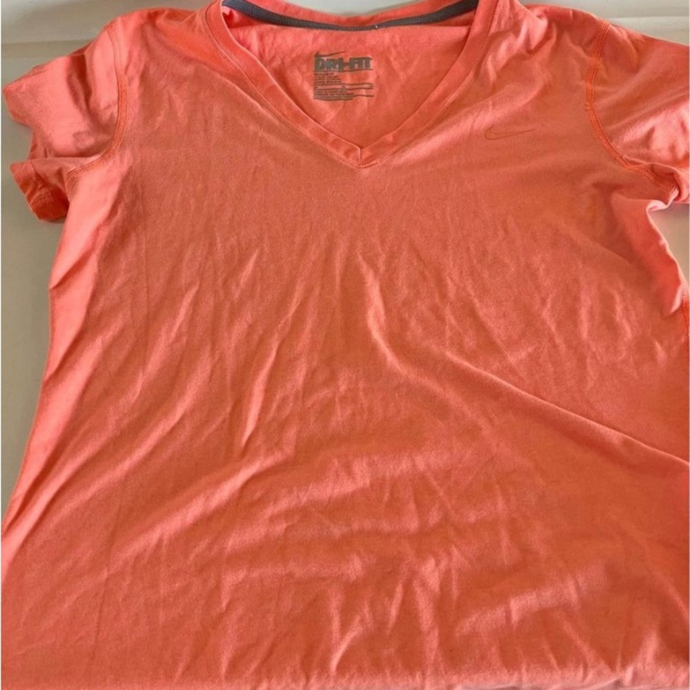 Nike shirt sz medium